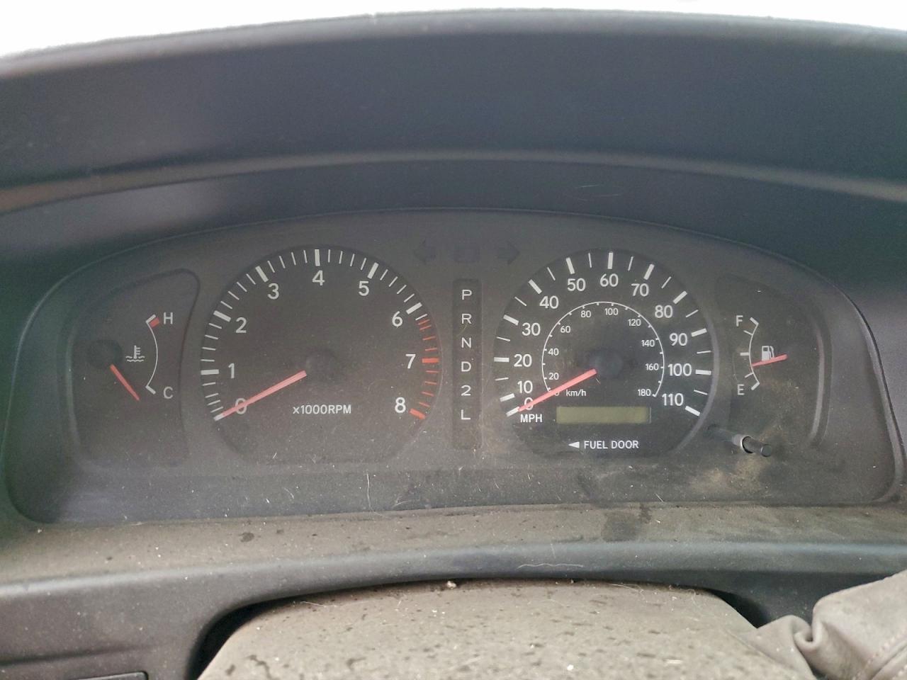 2000 Toyota Sienna Le VIN: 4T3ZF13C7YU243233 Lot: 96838065