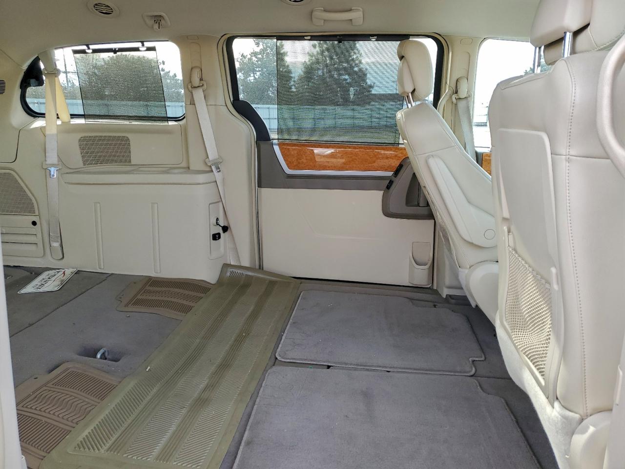 2010 Chrysler Town & Country Limited VIN: 2A4RR7DX3AR501852 Lot: 95120955