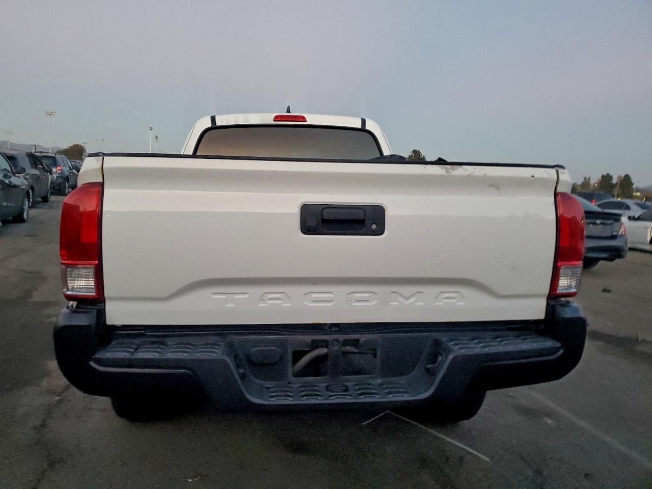 2017 Toyota Tacoma Access Cab VIN: 5TFRX5GN4HX090872 Lot: 95080365