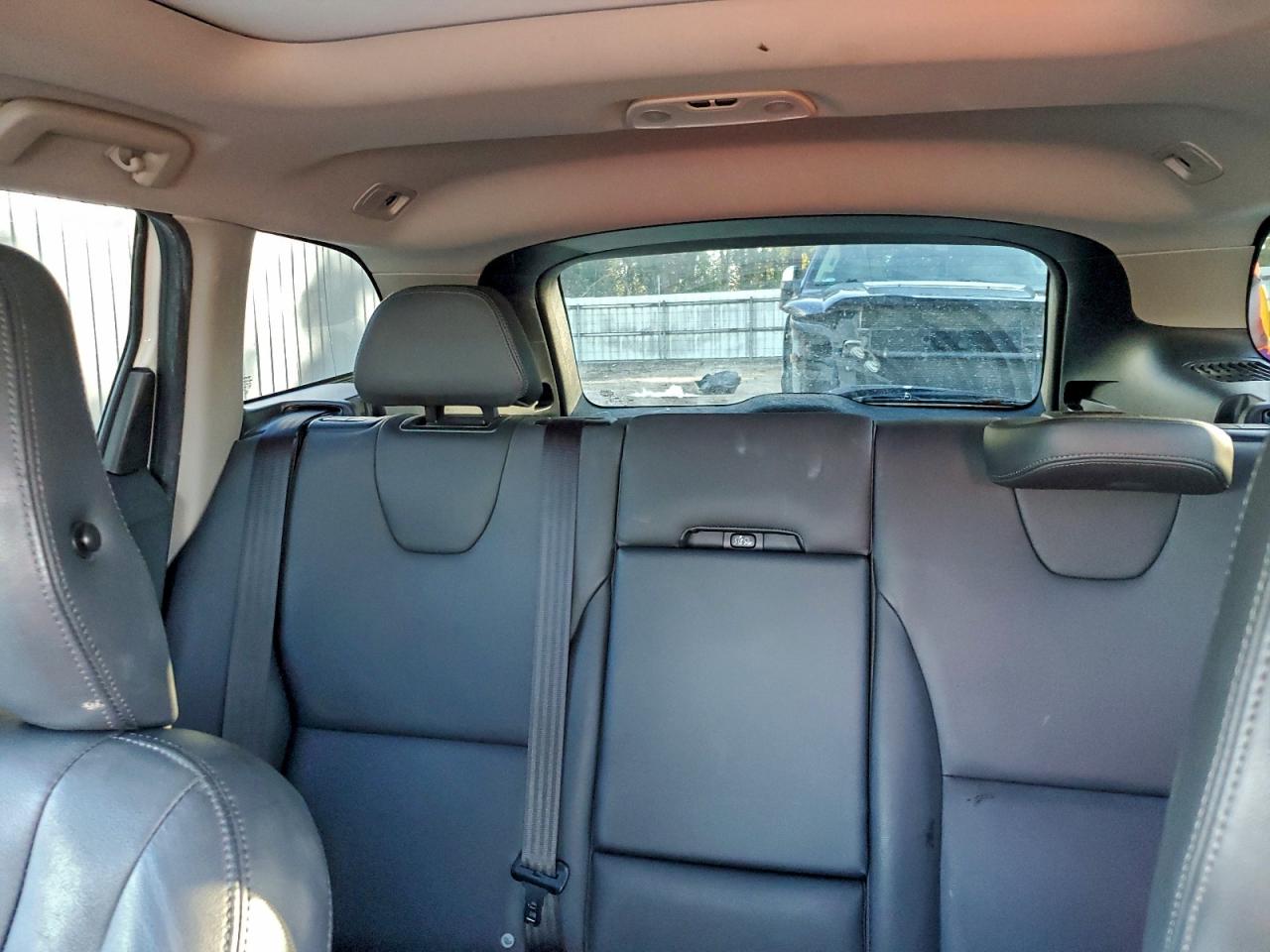 2015 Volvo Xc60 T5 Platinum VIN: YV440MDDXF2622105 Lot: 96141145