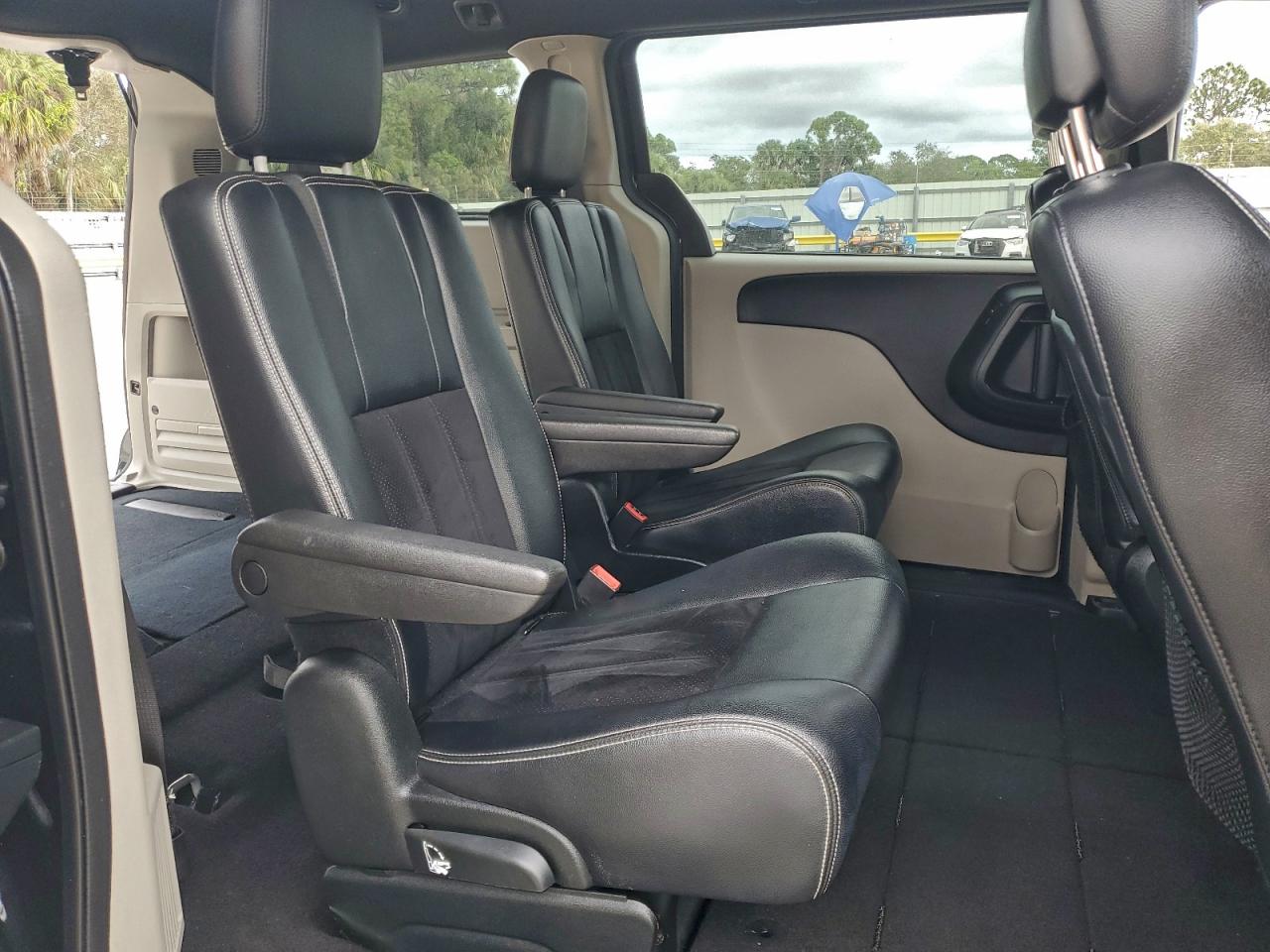 2018 Dodge Grand Caravan Sxt VIN: 2C4RDGCG2JR248660 Lot: 97269535