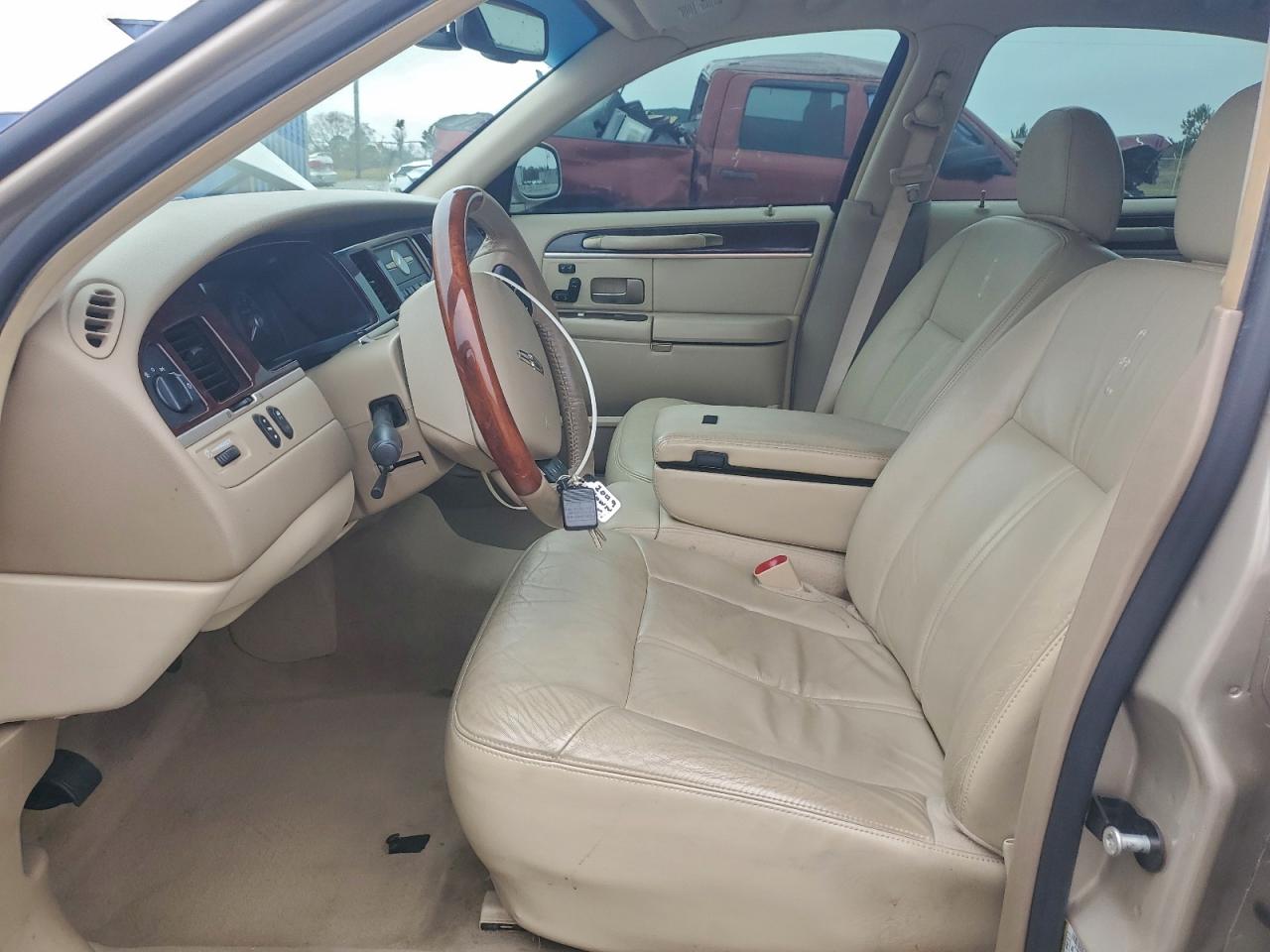 2009 Lincoln Town Car Signature Limited VIN: 2LNHM82VX9X636627 Lot: 94522325