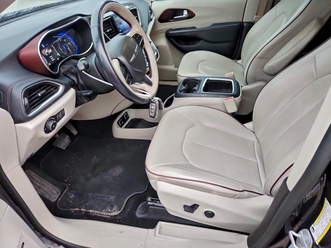 2017 Chrysler Pacifica Limited VIN: 2C4RC1GG2HR751996 Lot: 95520075