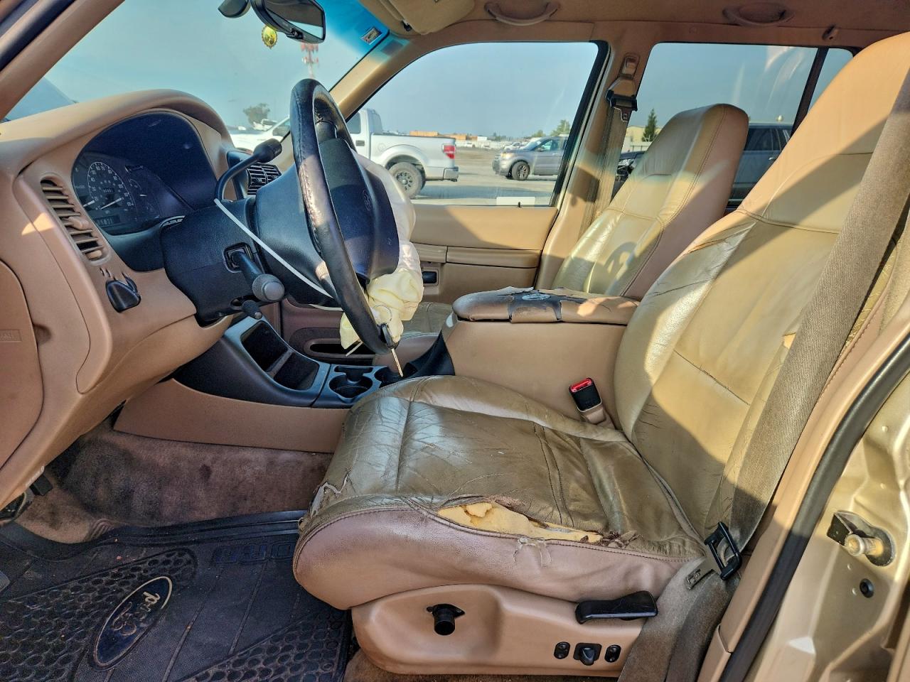 2000 Ford Explorer Xlt VIN: 1FMZU73E3YUA53996 Lot: 93788125