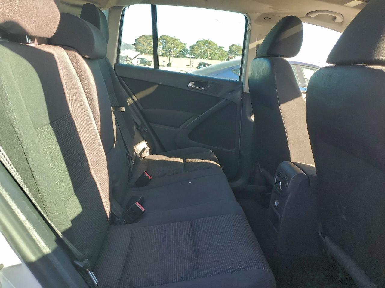 2013 Volkswagen Tiguan S VIN: WVGAV7AX6DW529056 Lot: 95997665