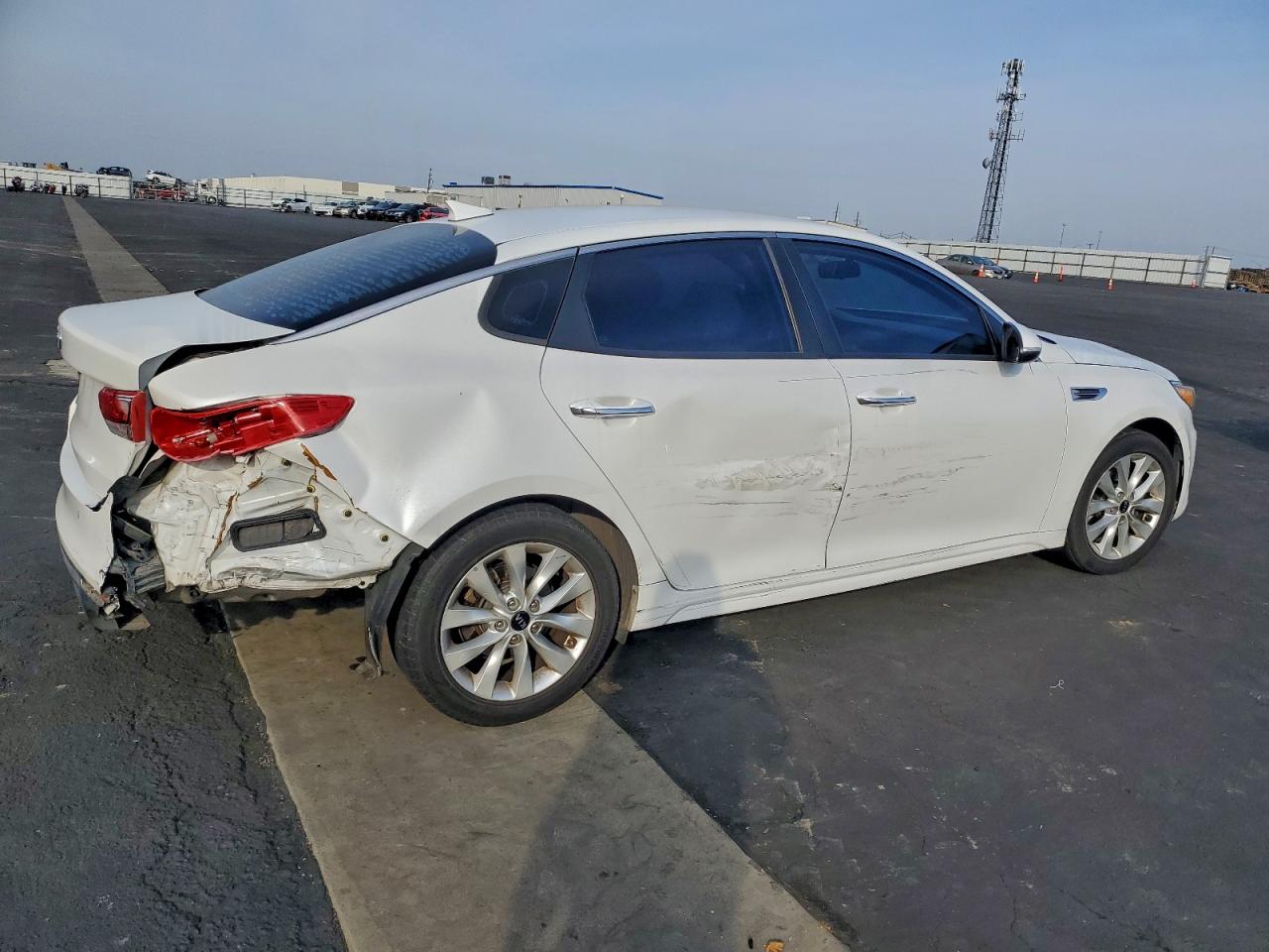 2018 Kia Optima Lx VIN: 5XXGT4L31JG251869 Lot: 95683195