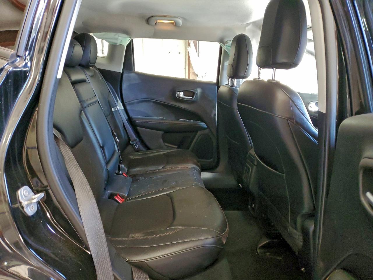 2018 Jeep Compass Latitude VIN: 3C4NJDBB5JT202118 Lot: 97298895