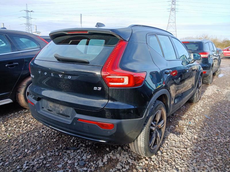 2022 VOLVO XC40 2.0 B3P PLUS DARK 5DR AUTO