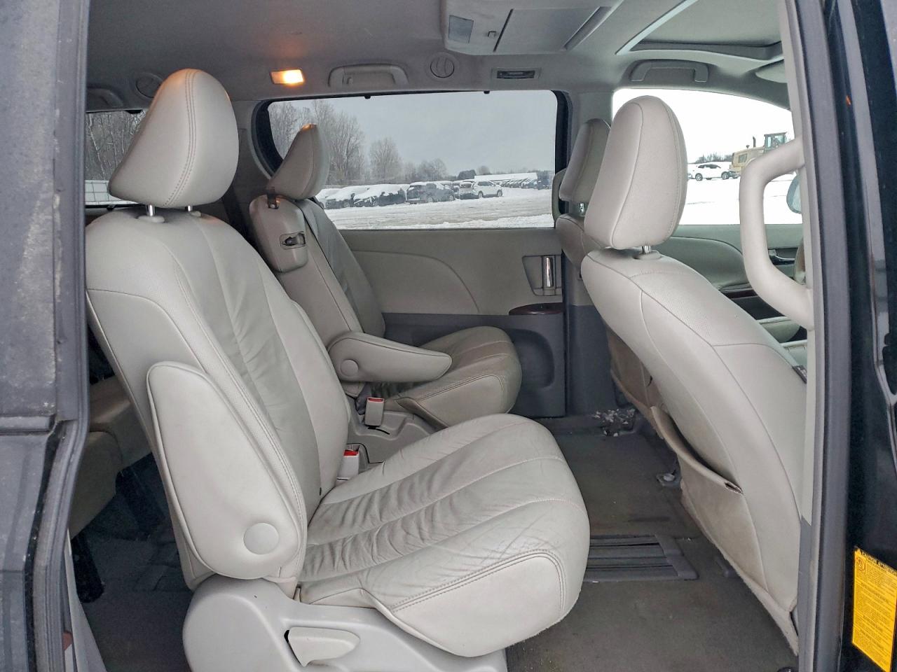 2011 Toyota Sienna Xle VIN: 5TDYK3DC4BS012915 Lot: 96389975