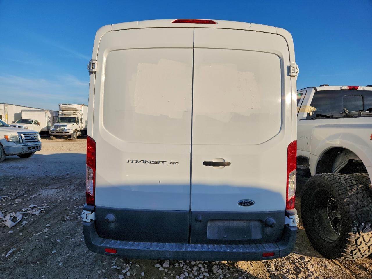 2016 Ford Transit T- - Semi Truck VIN: 1FTBW2CM7GKA08886 Lot: 82122365