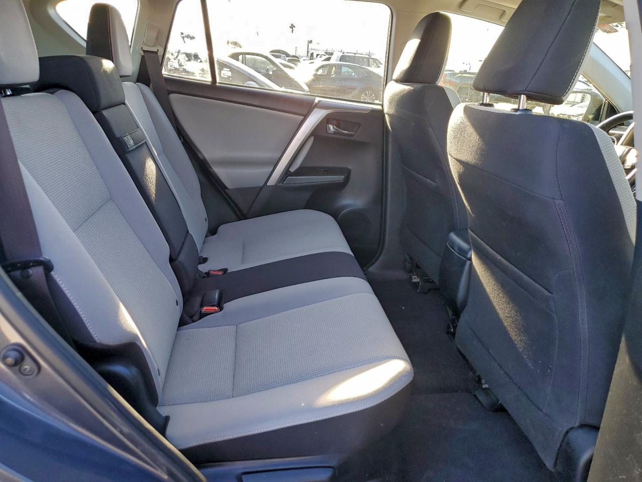 2018 Toyota Rav4 Hv Le VIN: JTMRJREV0JD158667 Lot: 95149085