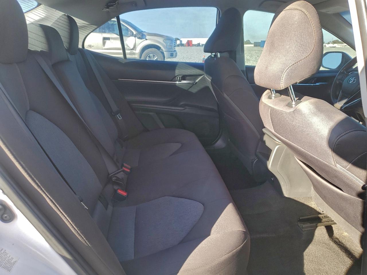 2018 Toyota Camry L VIN: 4T1B11HKXJU561166 Lot: 95608325