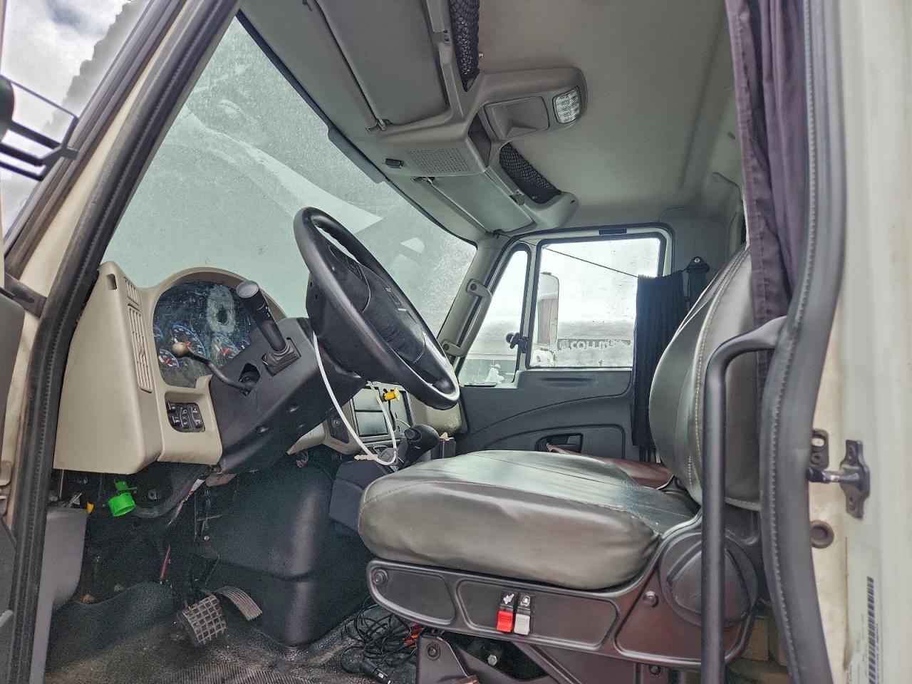 2017 International 4300 Box Truck VIN: 1HTMMMML0HH677096 Lot: 94441435