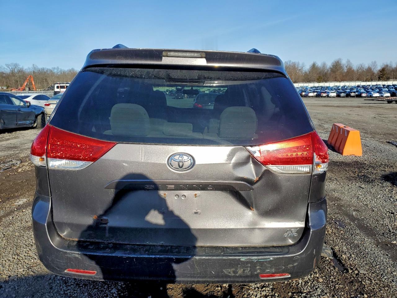 2011 Toyota Sienna Le VIN: 5TDJK3DC1BS025672 Lot: 95203595