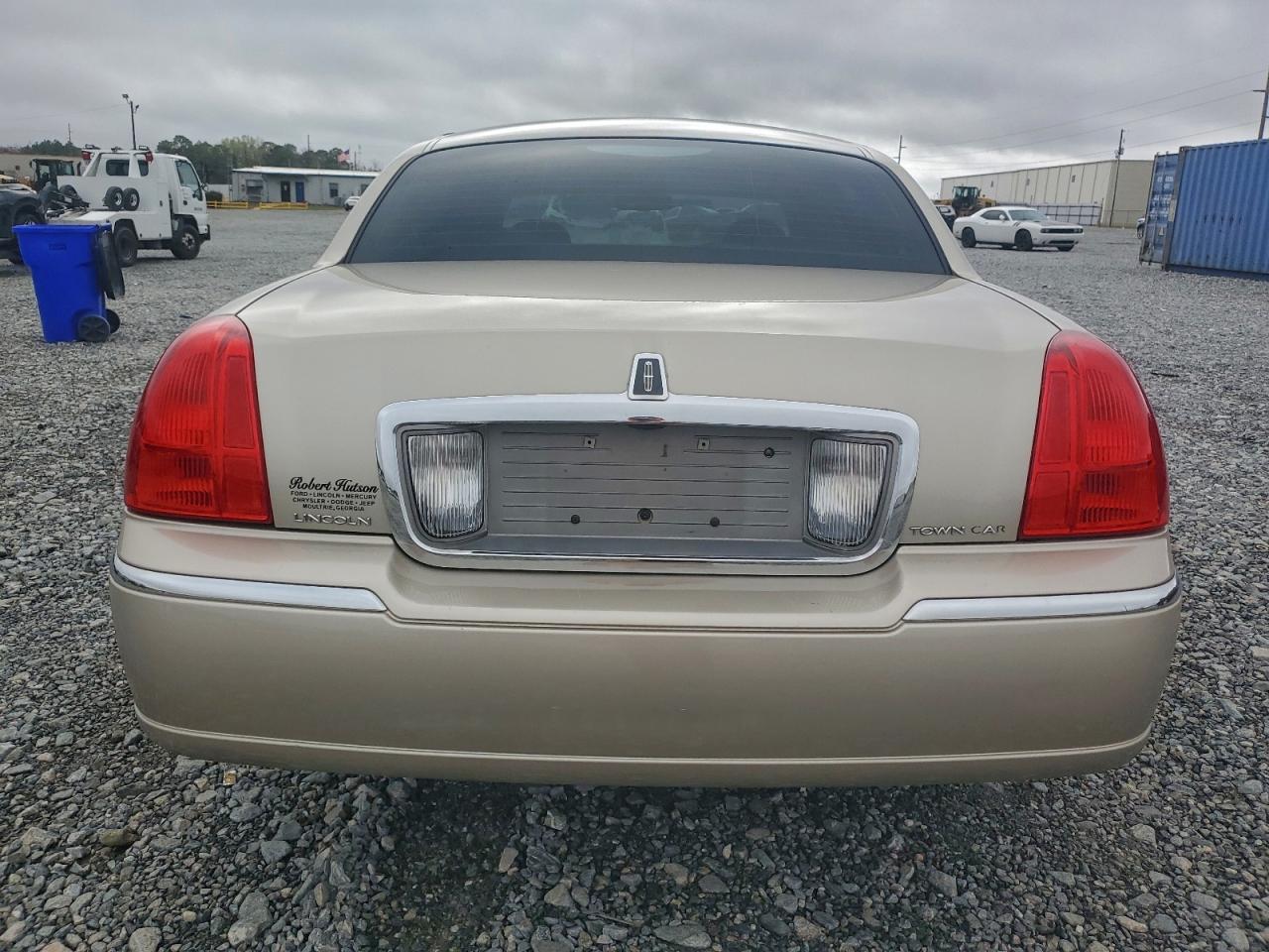 2009 Lincoln Town Car Signature Limited VIN: 2LNHM82VX9X636627 Lot: 94522325
