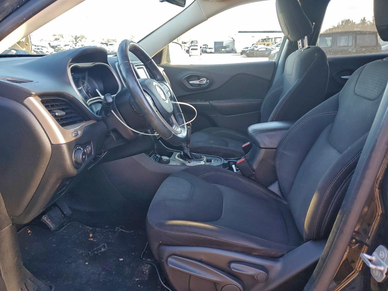 2016 Jeep Cherokee Latitude VIN: 1C4PJMCB6GW152162 Lot: 97736005