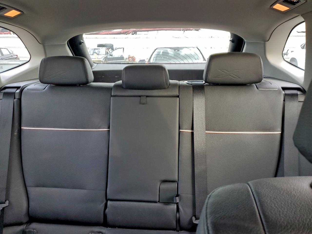 Фото: WBAVL1C50FVY35521