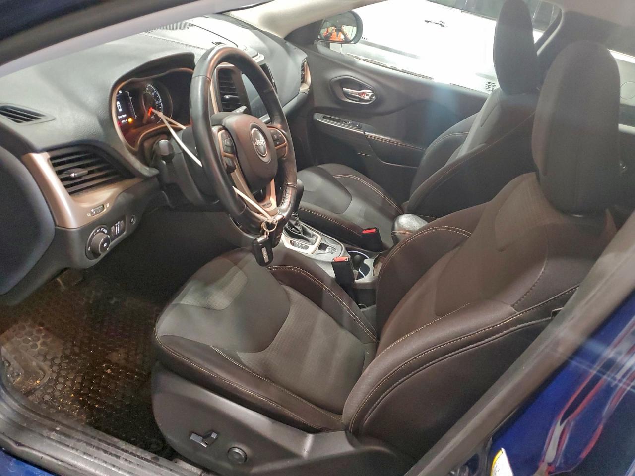 2015 Jeep Cherokee Latitude VIN: 1C4PJMCS8FW652497 Lot: 94777335