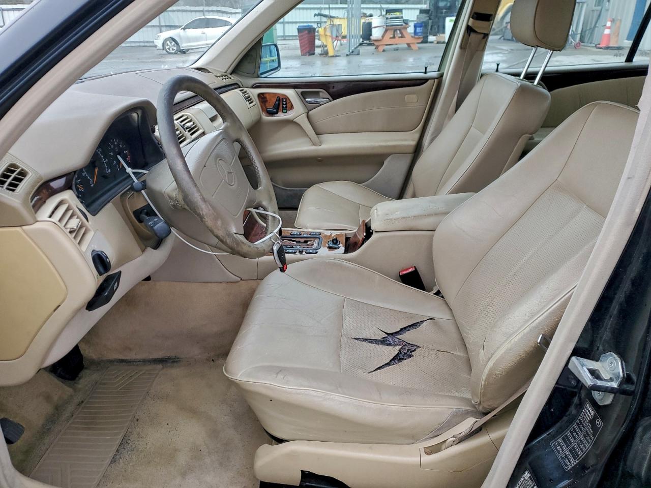 1999 Mercedes-Benz E 320 VIN: WDBJF65H3XA891084 Lot: 95907385