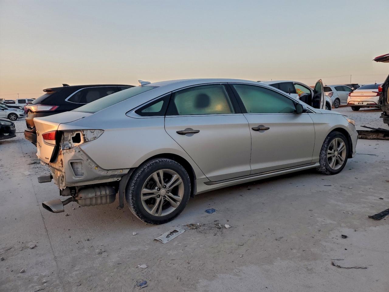 2018 Hyundai Sonata Sport VIN: 5NPE34AF9JH687796 Lot: 97597275