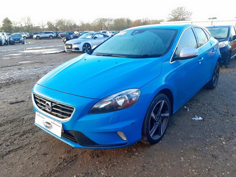 2015 VOLVO V40 T2 [122] R DESIGN 5DR for sale at Copart COLCHESTER