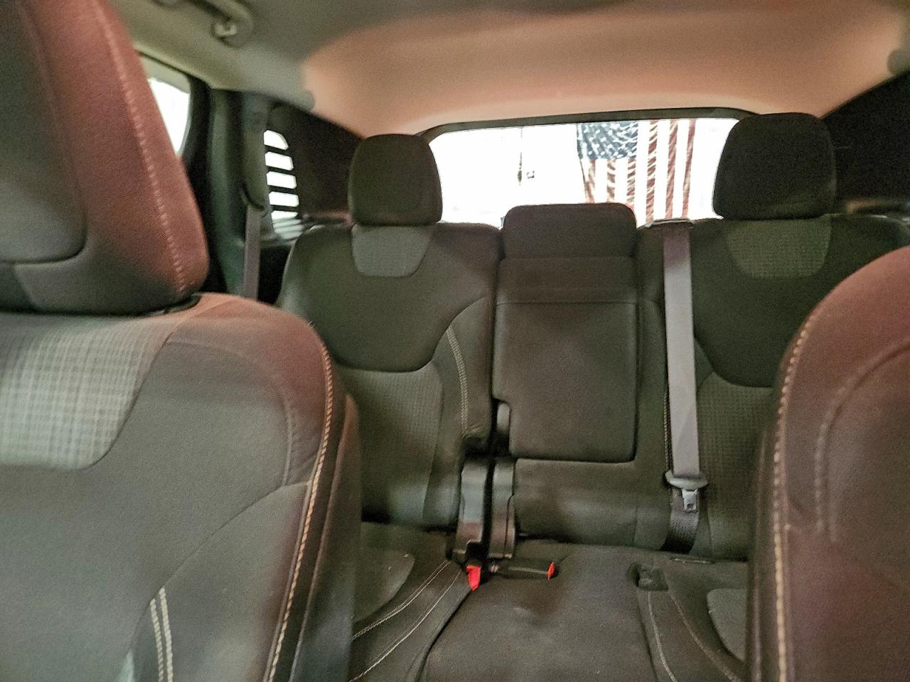 2016 Jeep Cherokee Latitude VIN: 1C4PJMCS9GW198634 Lot: 94076365