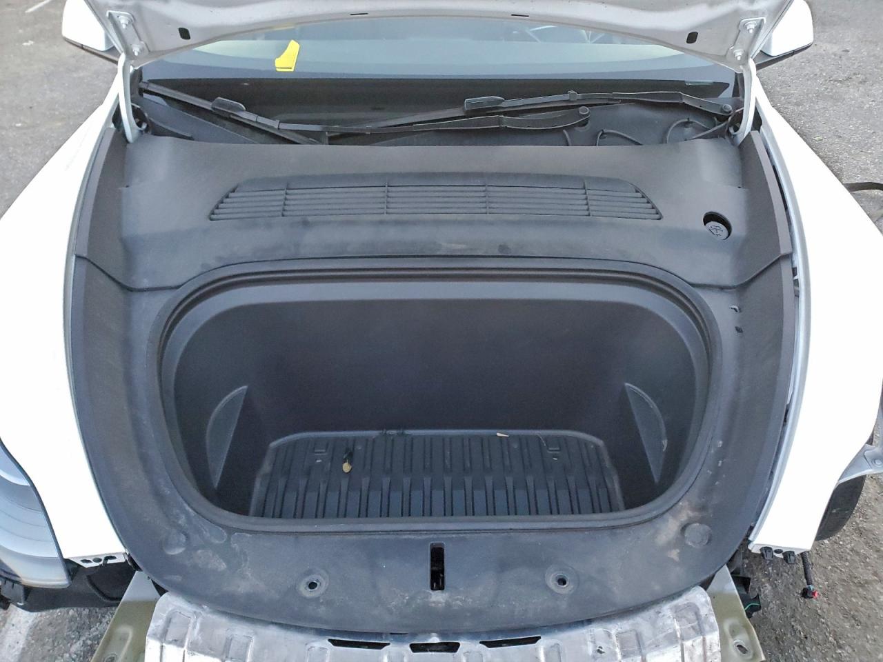 2024 Tesla Model Y VIN: 7SAYGDEE5RF079225 Lot: 94794855