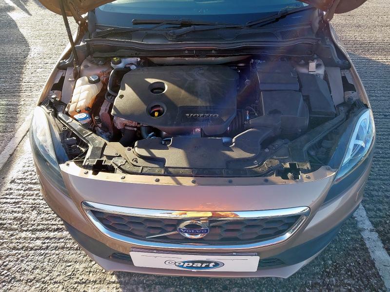 2015 VOLVO V40 D2 CROSS COUNTRY LUX NAV 5DR