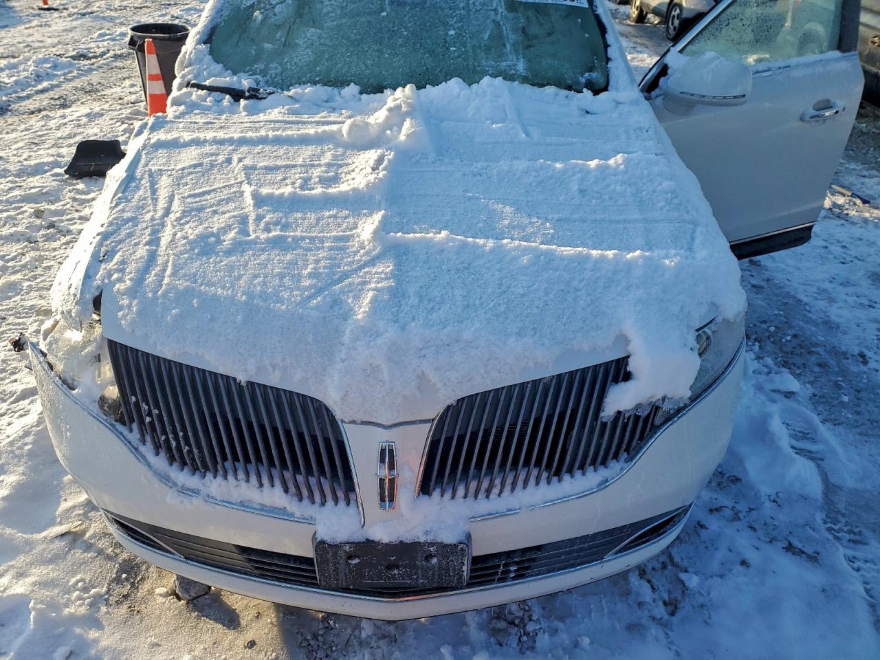 2014 Lincoln Mkt VIN: 2LMHJ5ATXEBL58427 Lot: 95499885