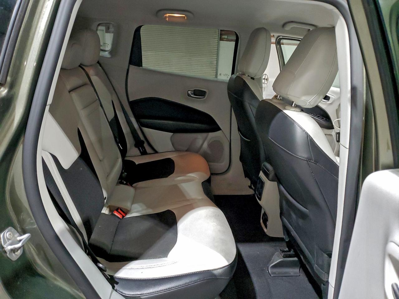 2018 Jeep Compass Latitude VIN: 3C4NJDBBXJT156477 Lot: 94721855