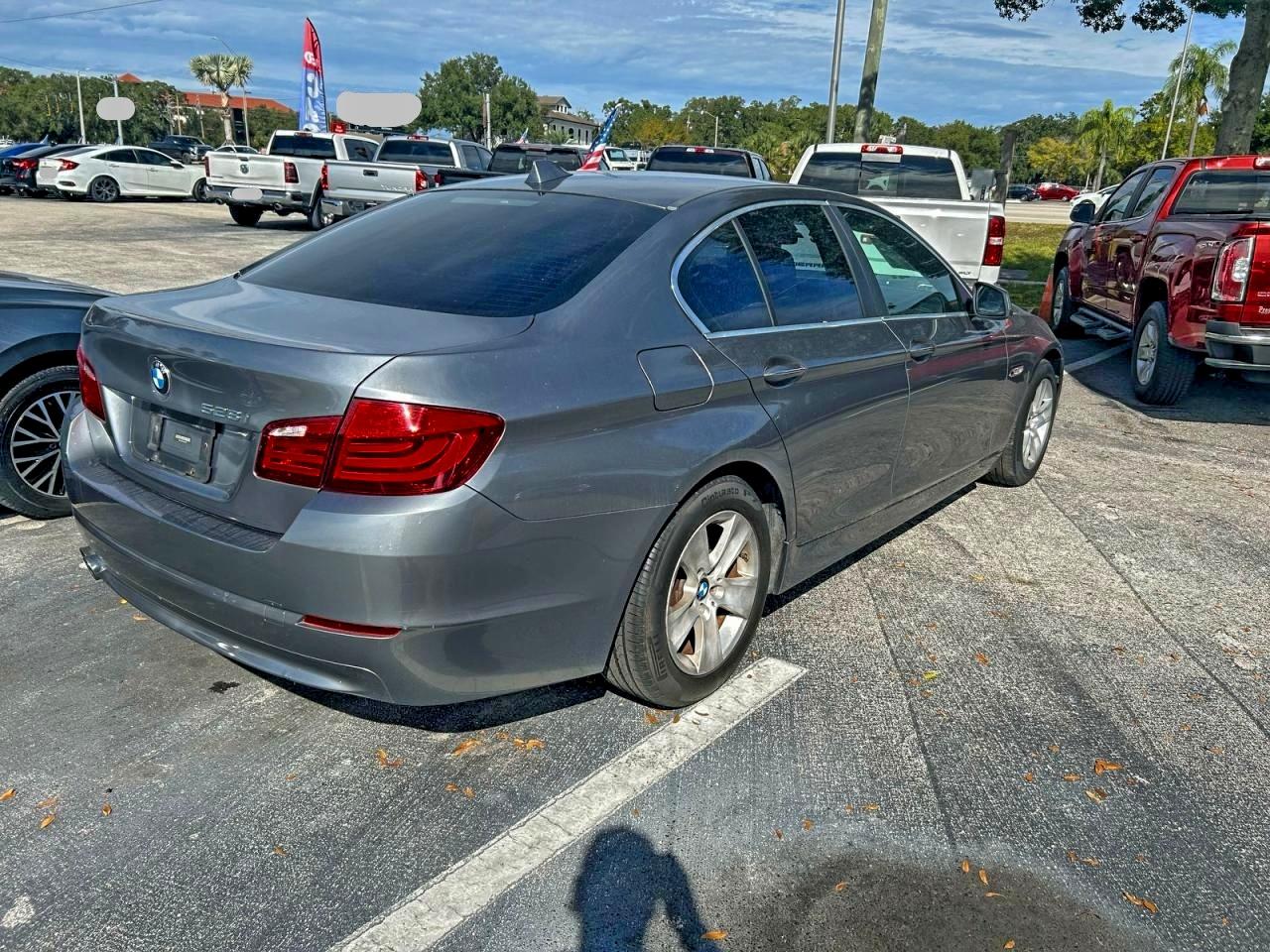 Фото: WBAXG5C52DD232870