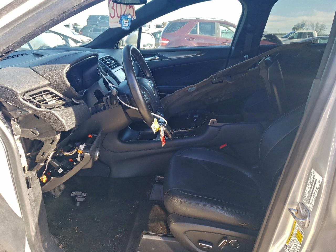 2015 Lincoln Mkc VIN: 5LMCJ1A92FUJ28201 Lot: 96105935