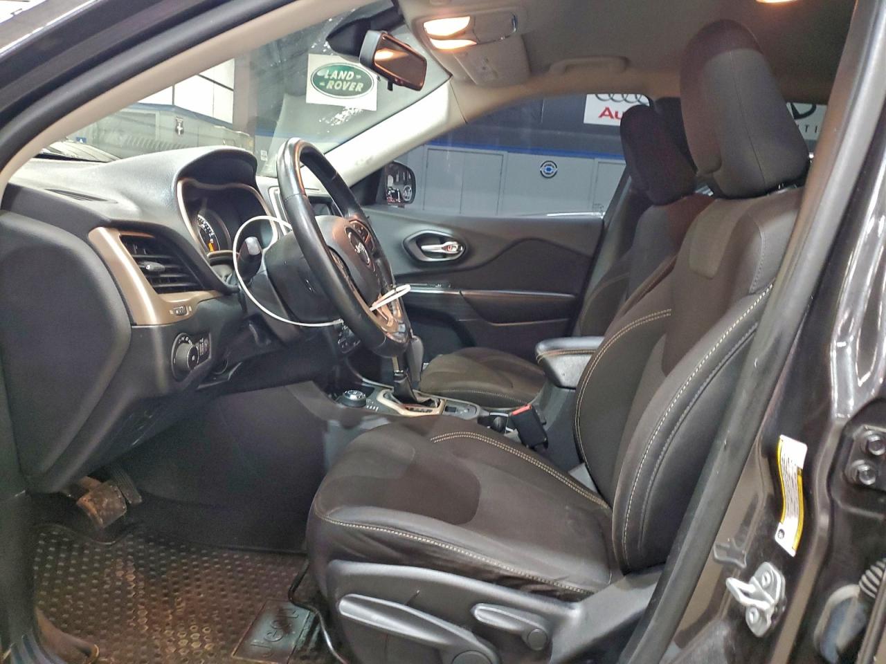 2016 Jeep Cherokee Latitude VIN: 1C4PJMCB8GW214161 Lot: 94936735