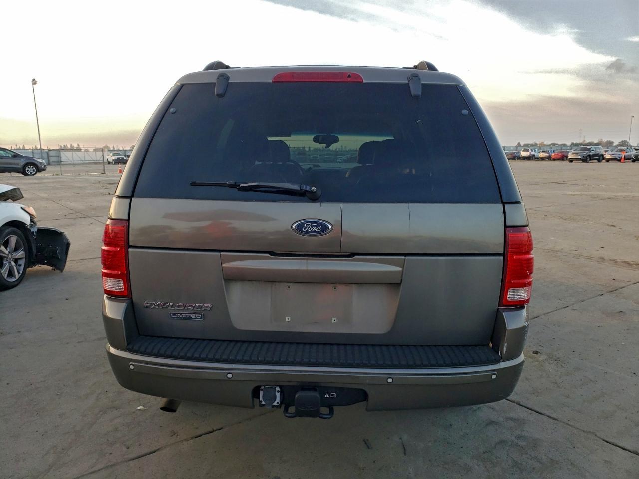 2002 Ford Explorer Limited VIN: 1FMDU65E22ZA92574 Lot: 95105335