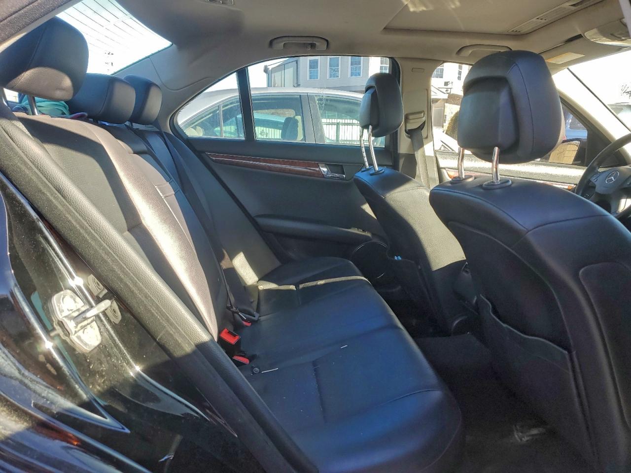 2011 Mercedes-Benz C 300 VIN: WDDGF5EB9BA421660 Lot: 96238185