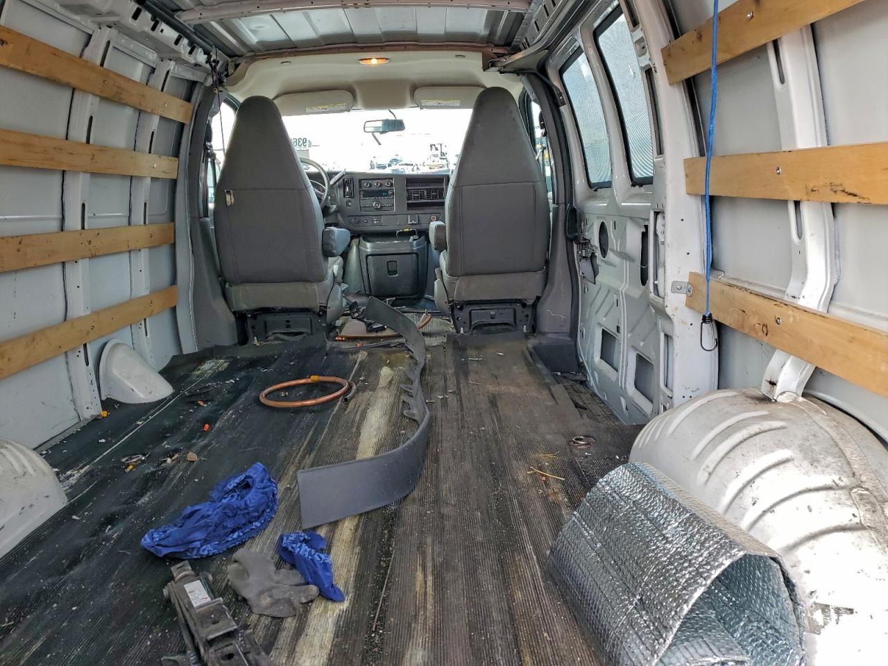 2018 Chevrolet Express G2500 Delivery Van VIN: 1GCWGAFG3J1906378 Lot: 93669765