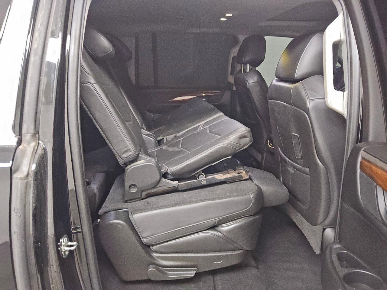 2018 Cadillac Escalade Esv Luxury VIN: 1GYS4HKJ3JR250342 Lot: 86900415