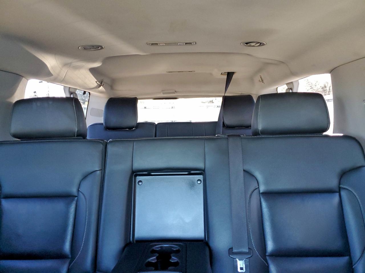 2019 Chevrolet Suburban K1500 Lt VIN: 1GNSKHKC2KR197302 Lot: 95329355