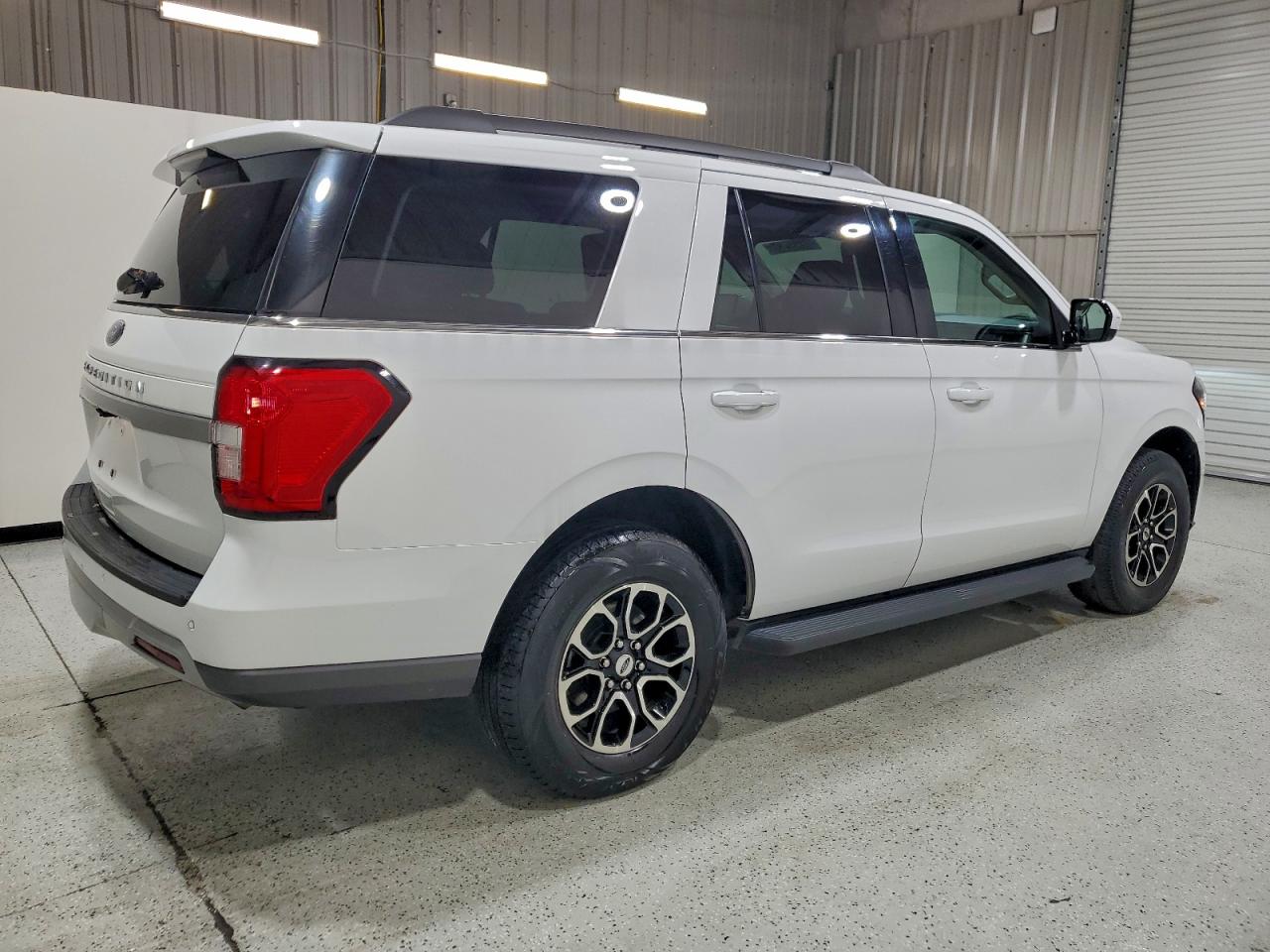 2024 Ford Expedition Xlt VIN: 1FMJU1J8XREA25230 Lot: 96932535