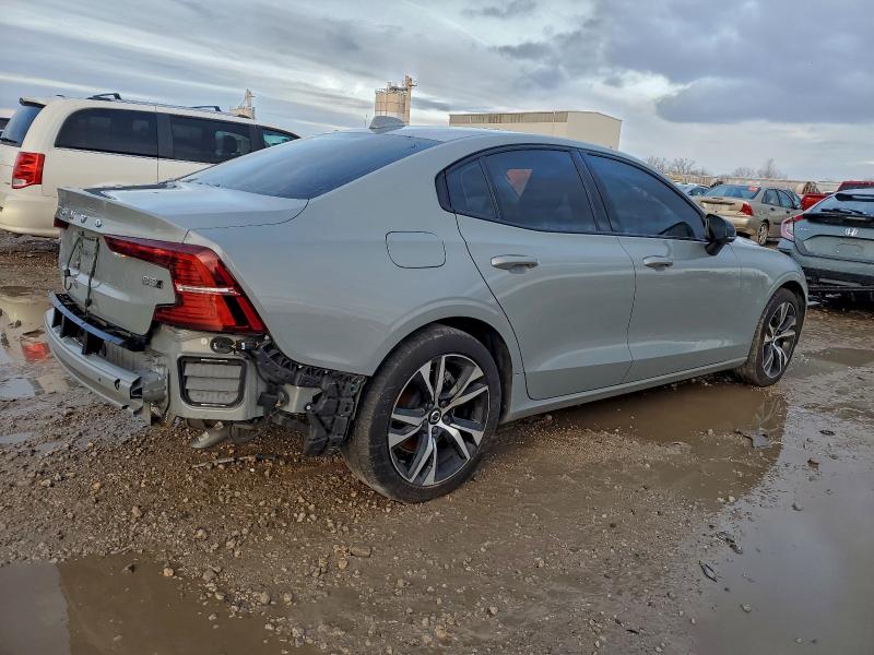  VOLVO S60 CORE 2024 Серебристый