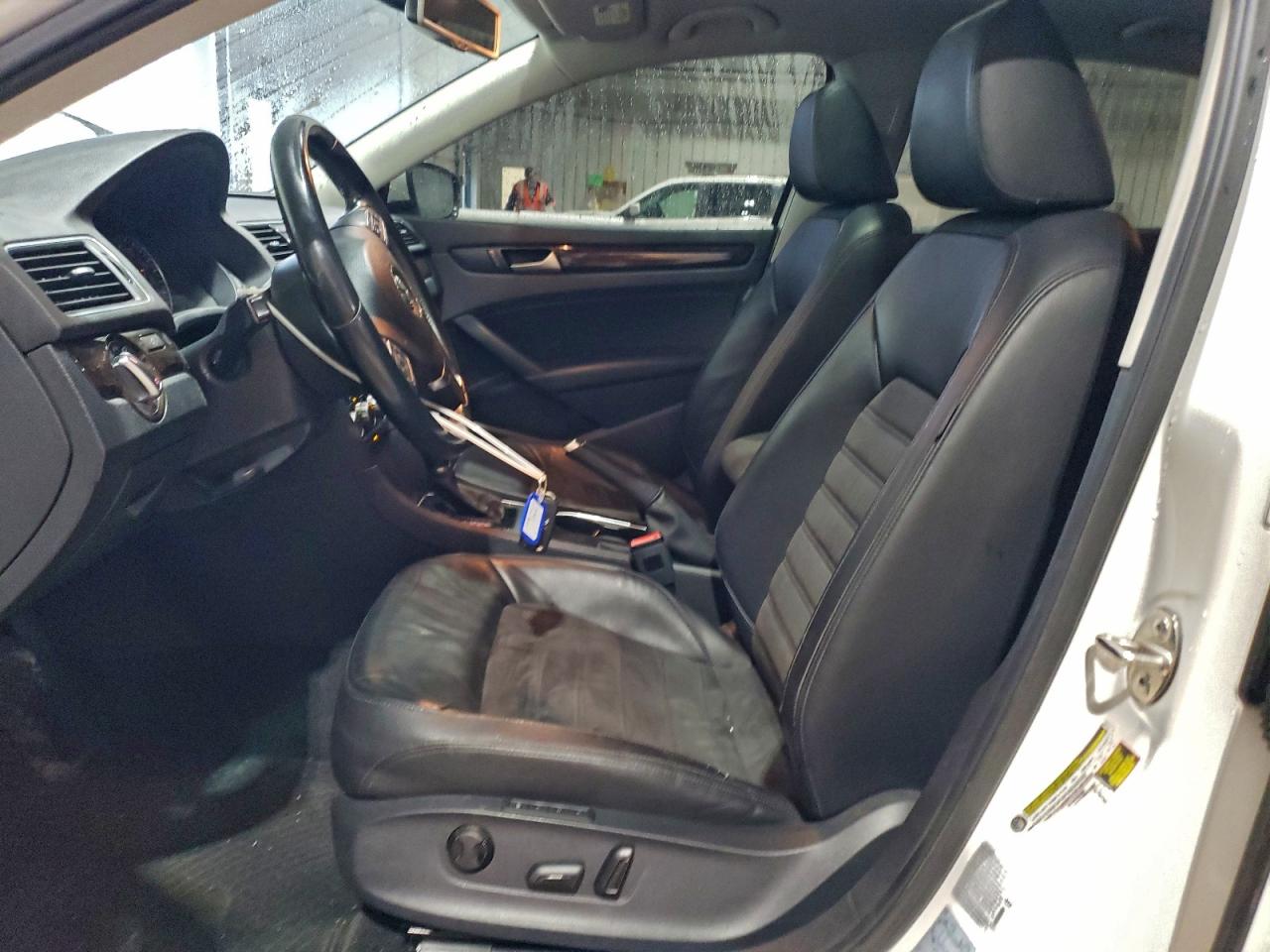 2015 Volkswagen Passat Sel VIN: 1VWCV7A30FC064365 Lot: 94863385