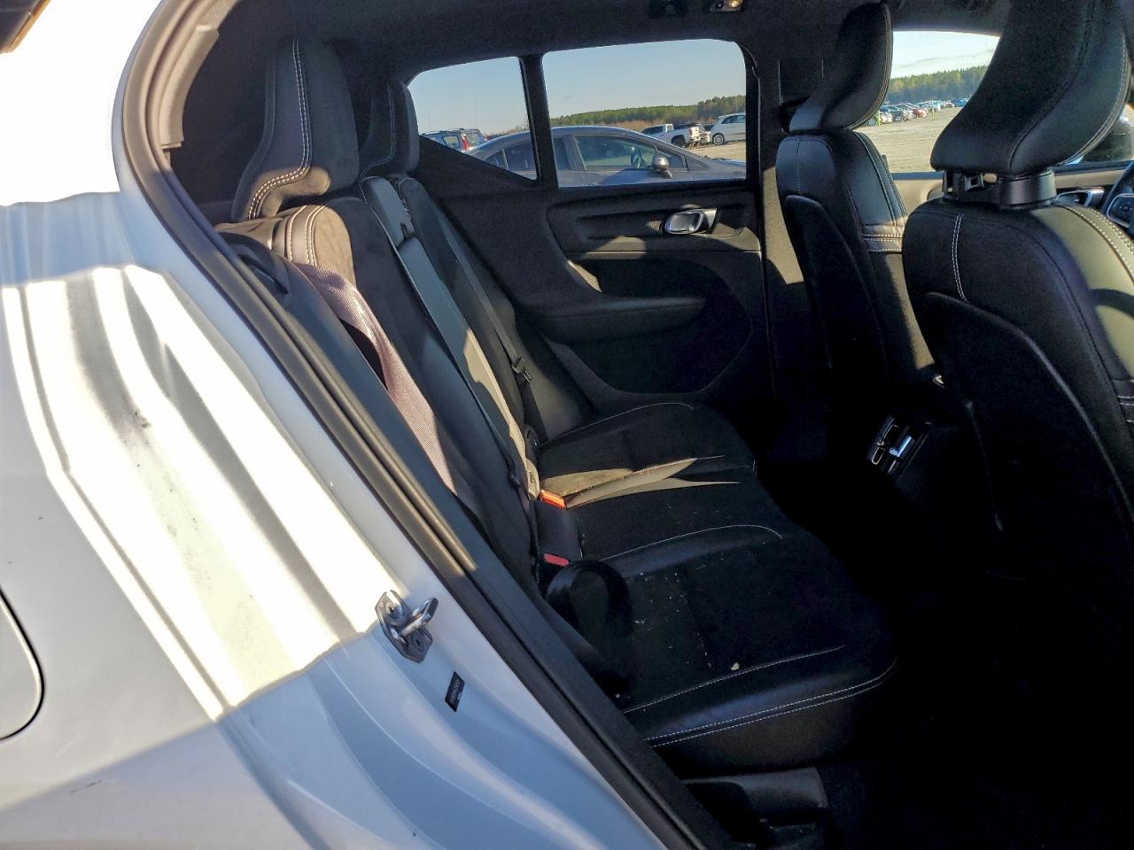 2019 Volvo Xc40 T5 R-Design VIN: YV4162UM4K2045622 Lot: 94366745