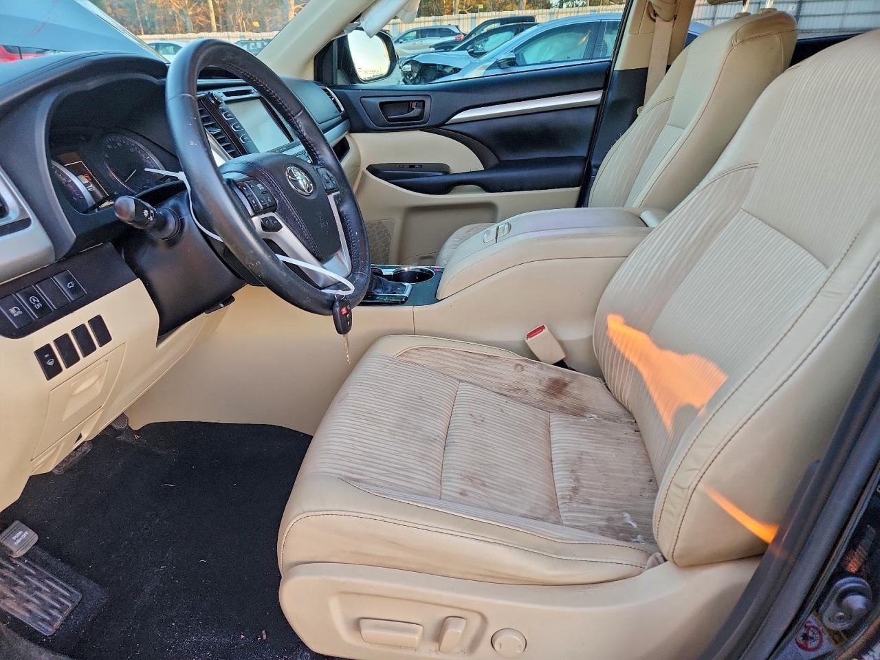 2019 Toyota Highlander Le VIN: 5TDZZRFH8KS333271 Lot: 96437655