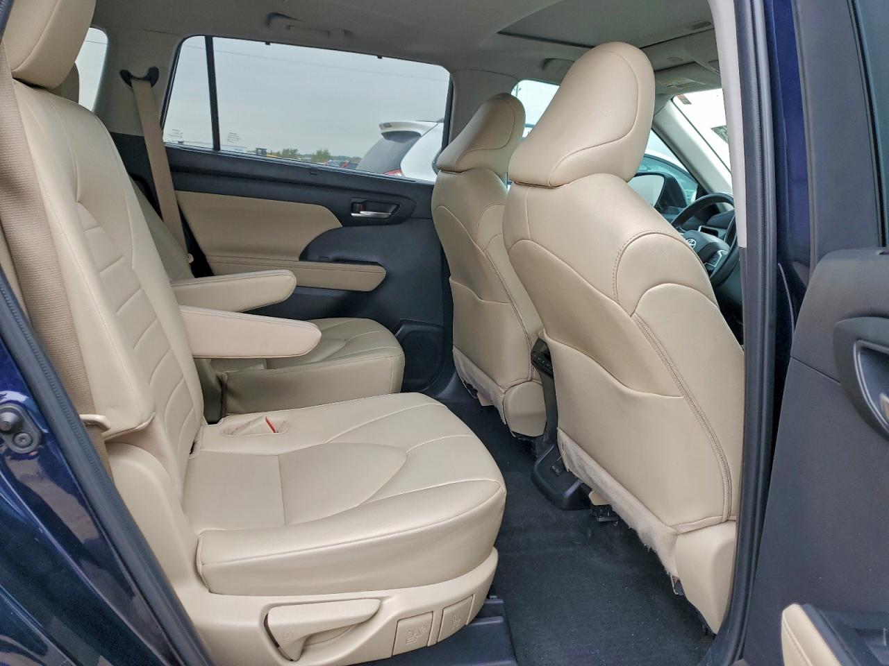 2023 Toyota Highlander L VIN: 5TDKDRAH5PS022556 Lot: 95303655