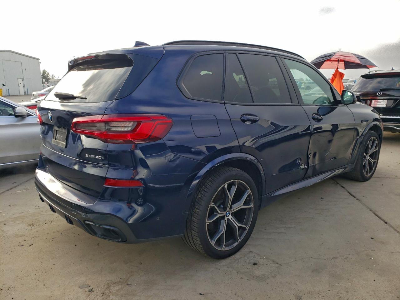 Фото: 5UXCR4C02L9B95168