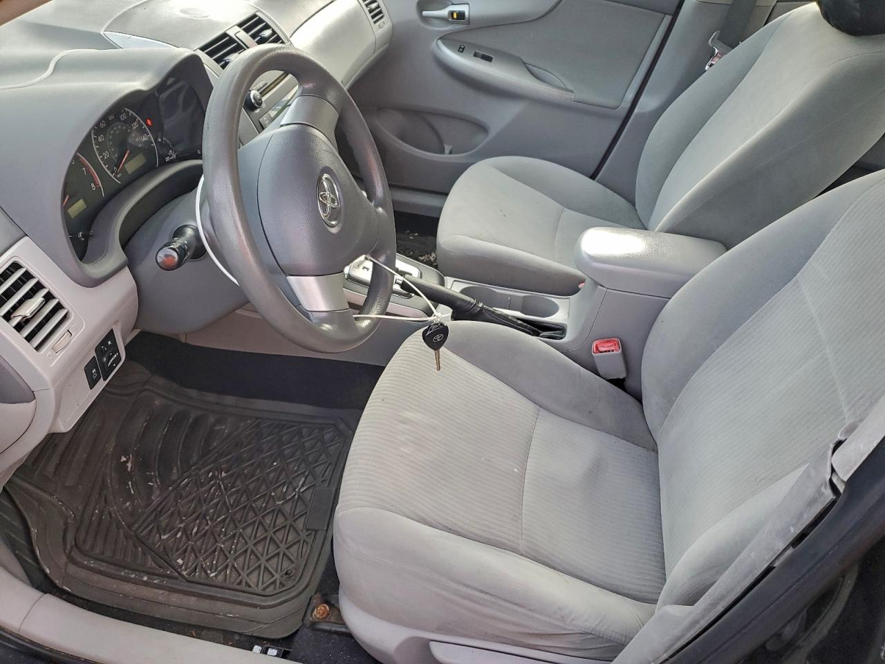 2010 Toyota Corolla Base VIN: 2T1BU4EE5AC256165 Lot: 95611975