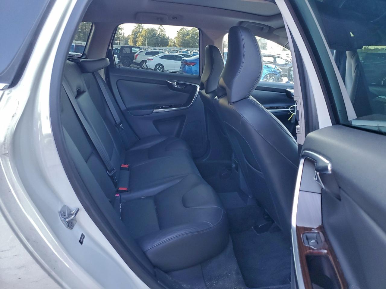 2015 Volvo Xc60 T5 Platinum VIN: YV440MDDXF2622105 Lot: 96141145