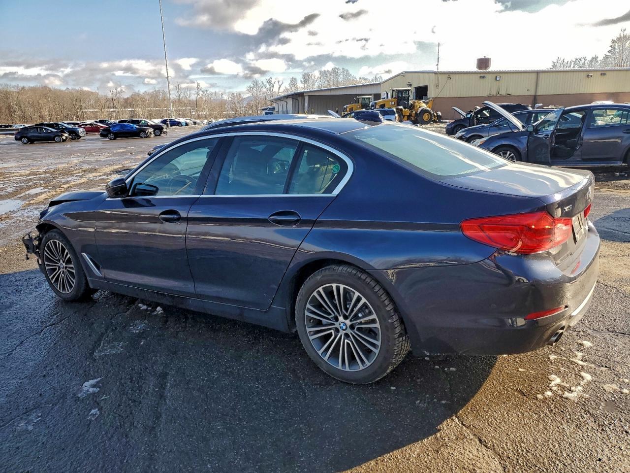 Фото: WBAJA7C50KWC78009