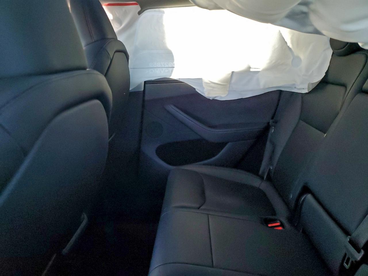 2026 Tesla Model Y VIN: 7SAYGDED5TA579932 Lot: 96185865