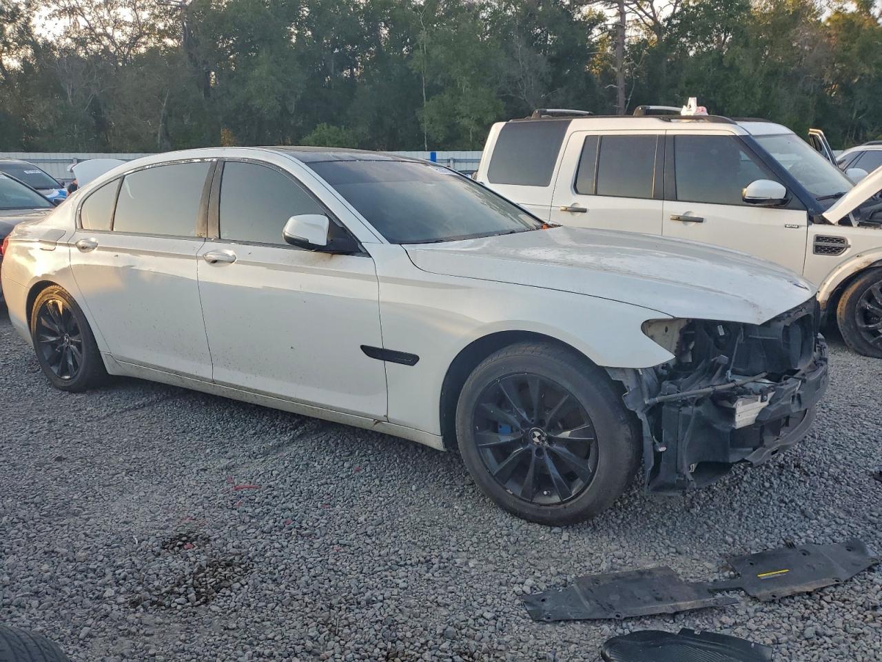 Фото: WBAYE4C57ED138327